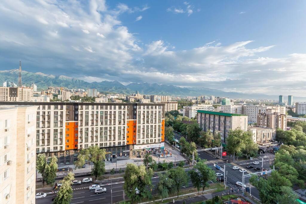Квартира С Видом На Горы Алма Ата Екстериор снимка
